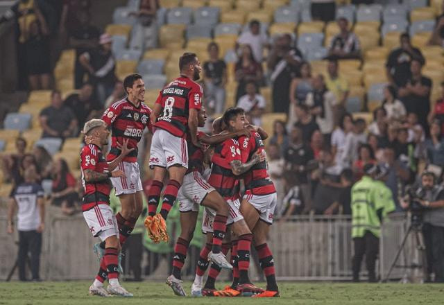 Imagem da noticia Flamengo goleia Vasco e afunda rival na vice-lanterna do Campeonato Brasileiro