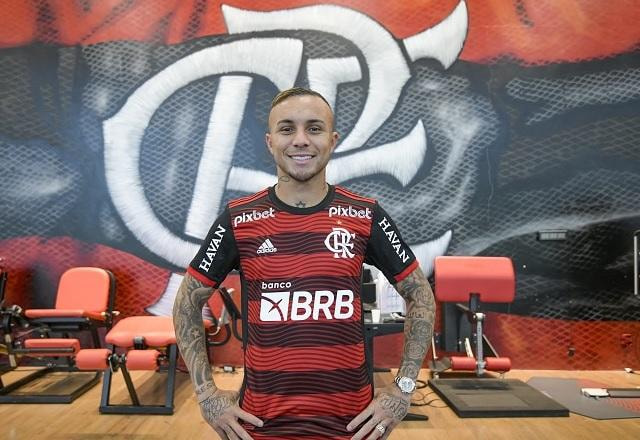 Imagem da noticia Flamengo oficializa a contratação de Everton Cebolinha: "Contlato assinado"