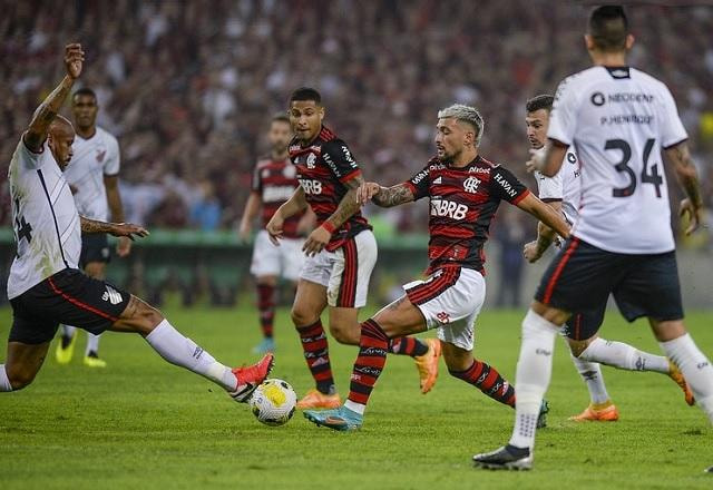 Imagem da noticia Flamengo perde chances e empata sem gols com o Athletico-PR no Maracanã