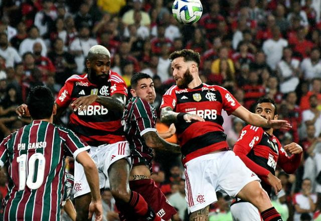 Imagem da noticia Flamengo vence Fluminense e avança às quartas da Copa do Brasil