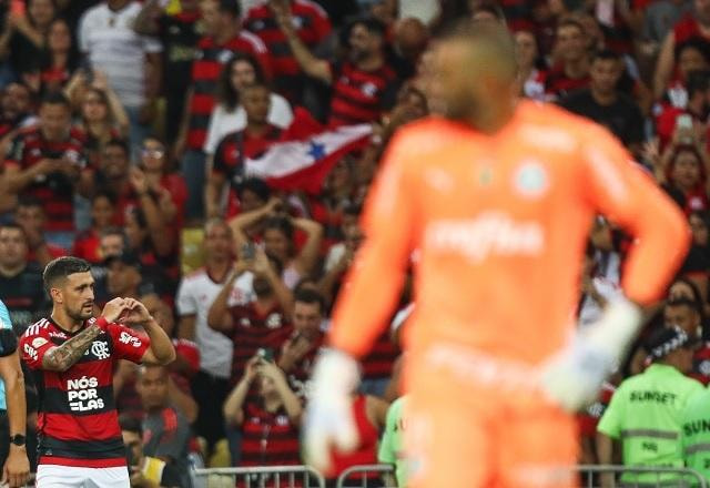 Imagem da noticia Flamengo vence Palmeiras e mantém Botafogo líder do Brasileirão