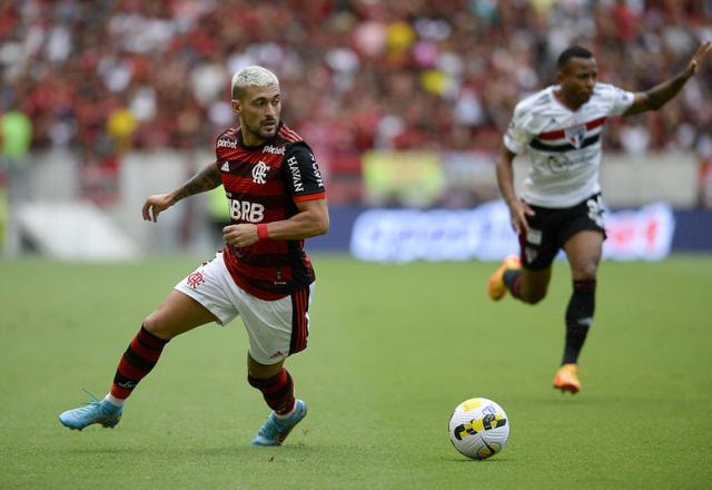 Imagem da noticia Flamengo vence o São Paulo em jogo de quatro gols no Maracanã