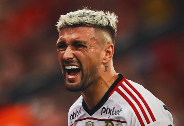 Imagem da noticia Flamengo bate Athletico-PR novamente e avança à semifinal da Copa do Brasil