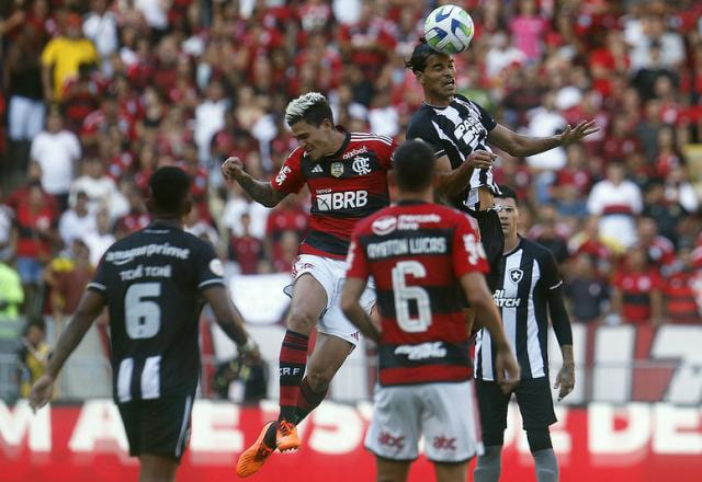 Imagem da noticia Botafogo x Flamengo: onde assistir, escalações e desfalques
