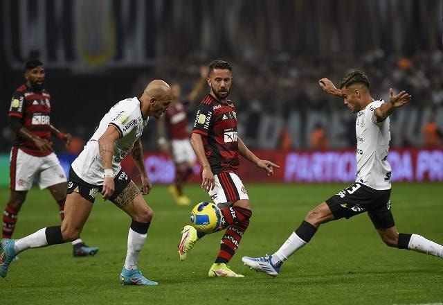 Imagem da noticia Flamengo x Corinthians: onde assistir, escalações e desfalques