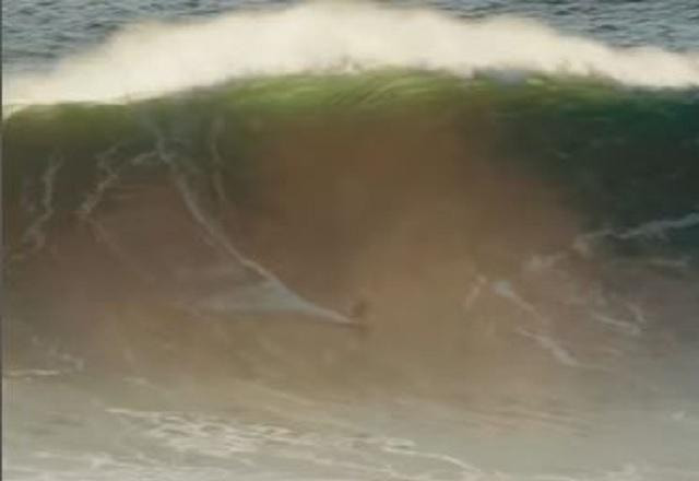 Imagem da noticia Fotógrafo registra última onda de surfista morto em Nazaré; veja