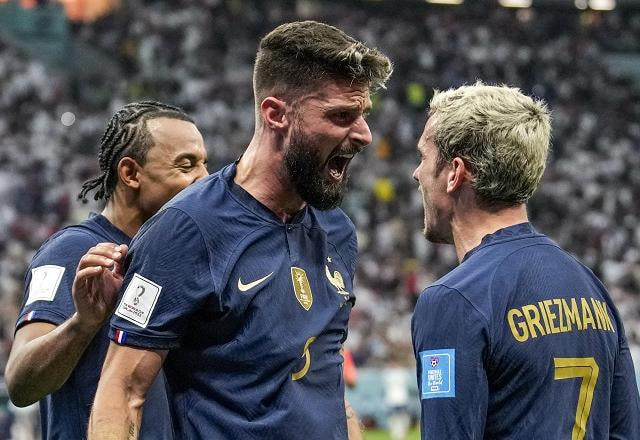 Imagem da noticia Kane erra pênalti, França vence Inglaterra e pega Marrocos na semi da Copa