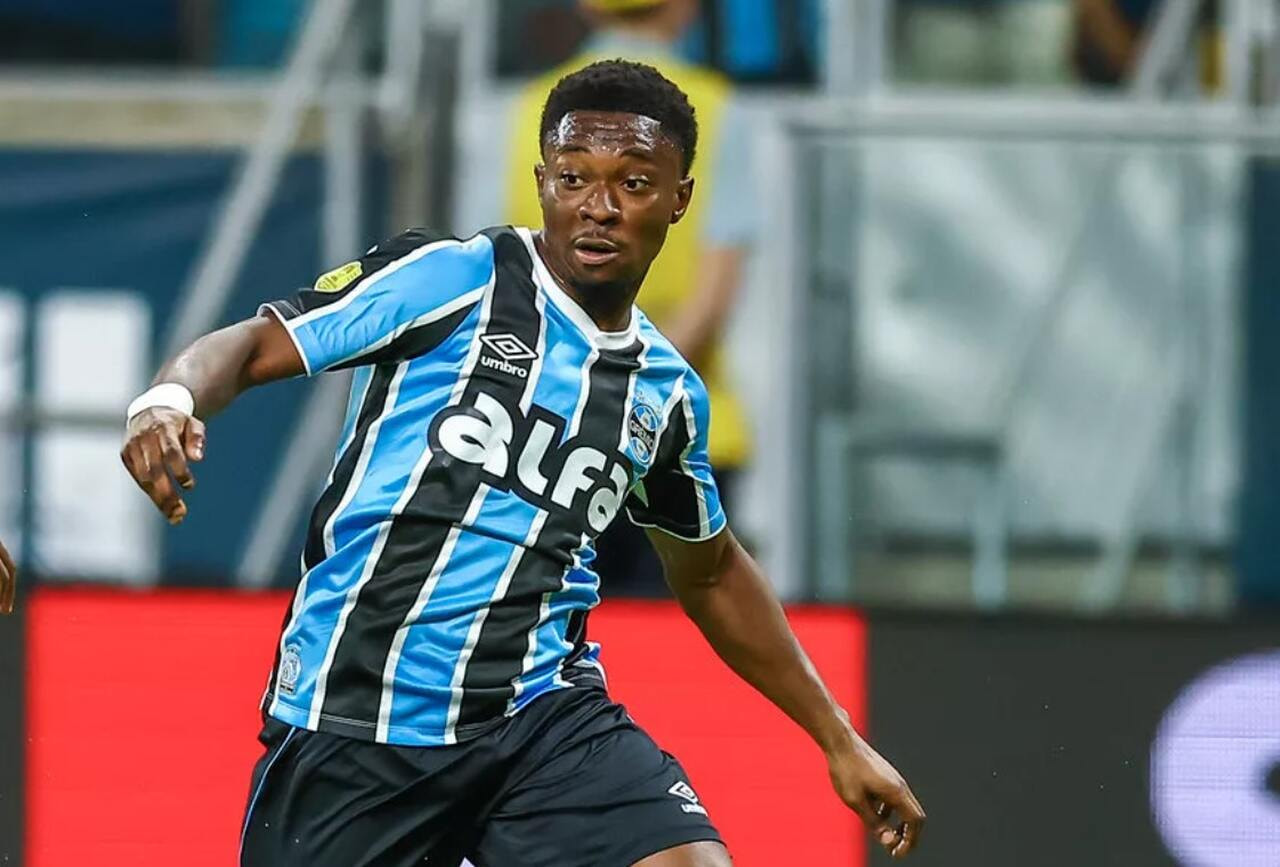 Imagem da noticia Amuzu é convocado pela seleção de Gana e pode virar desfalque no Grêmio