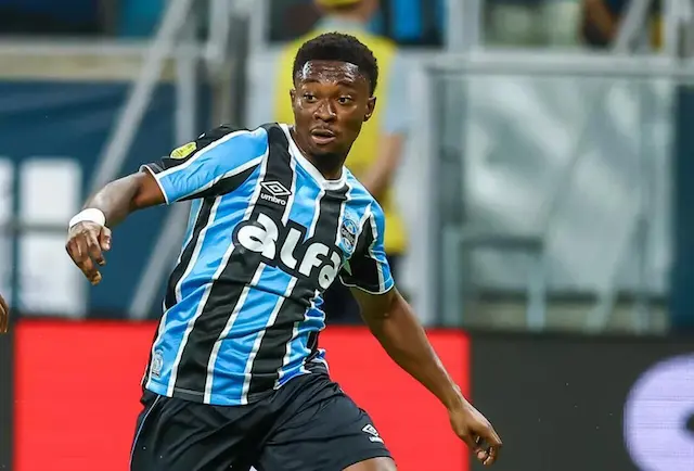 Amuzu é convocado pela seleção de Gana e pode virar desfalque no Grêmio Amuzu é convocado pela seleção de Gana e pode virar desfalque no Grêmio