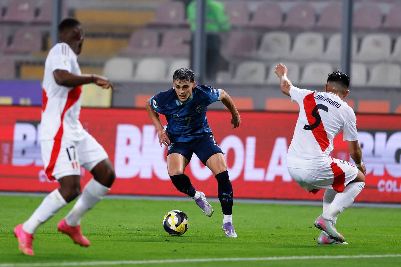 Imagem da noticia Com golaço de Galarza, Paraguai vence Peru e encerra Eliminatórias com vitória