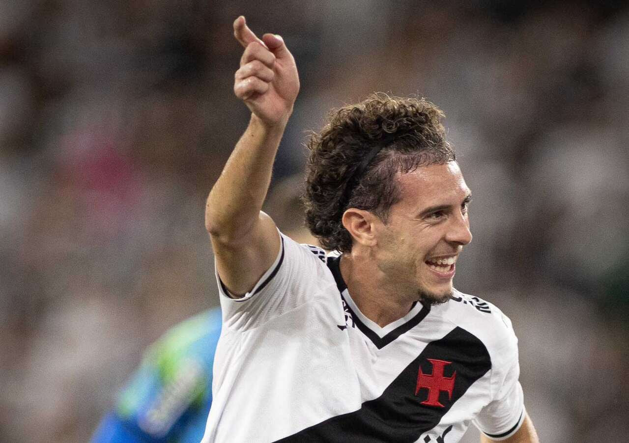 Imagem da noticia Léo Jardim brilha, Vasco vence o Botafogo nos pênaltis e está na semifinal da Copa do Brasil