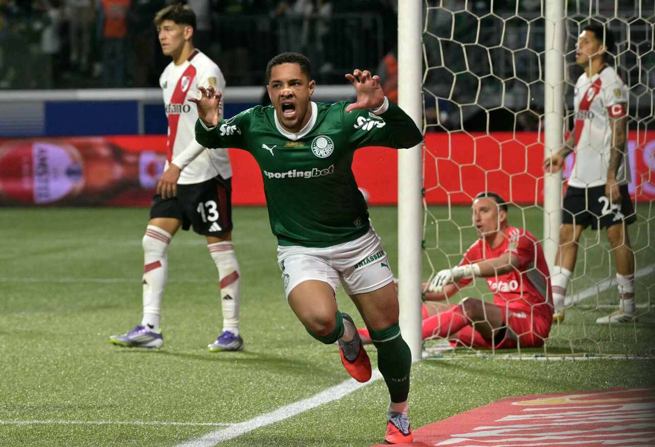 Imagem da noticia Palmeiras vira em cima do River e garante vaga na semi da Libertadores