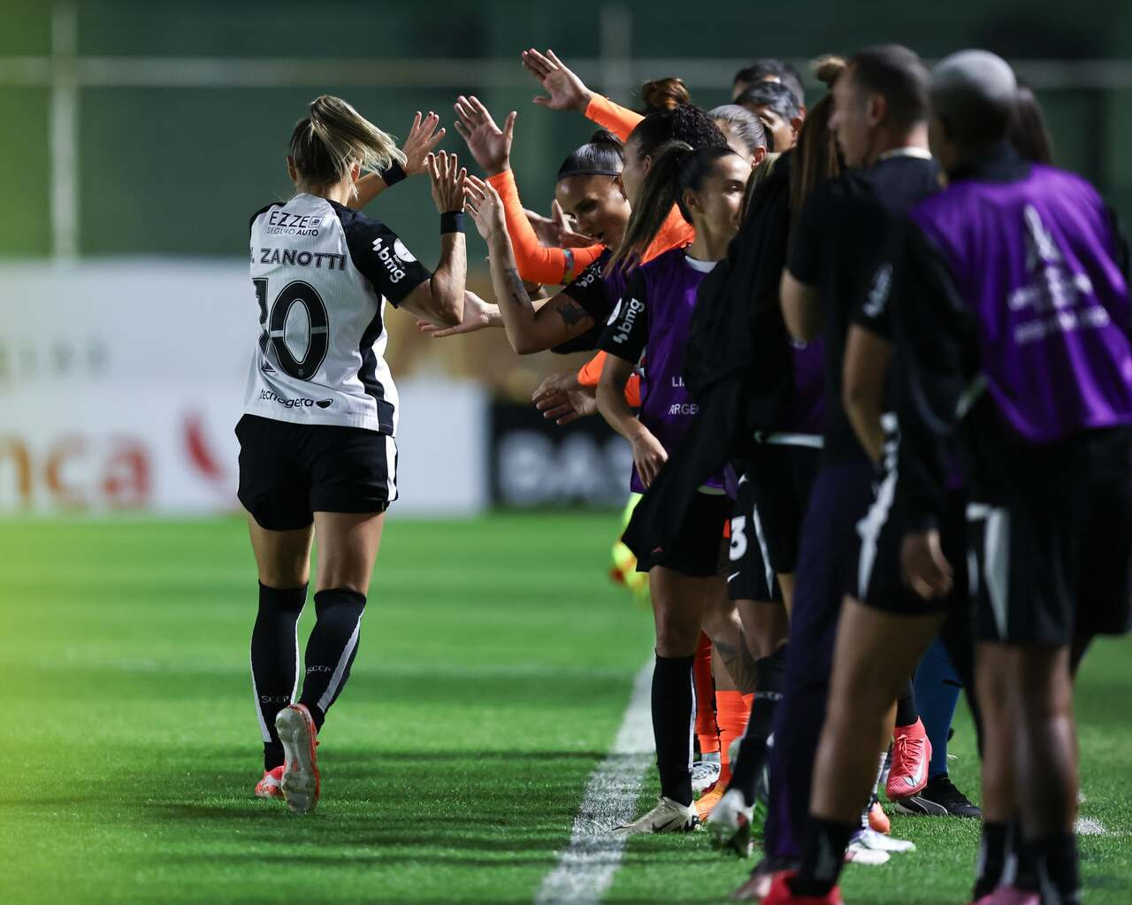 Imagem da noticia Corinthians vence Santa Fe e garante classificação na Libertadores Feminina