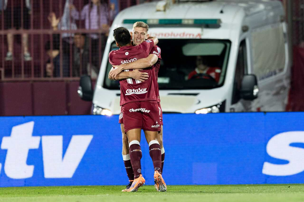 Imagem da noticia Em jogo de gols anulados, Lanús vence Universidad de Chile e está na final da Sul-Americana