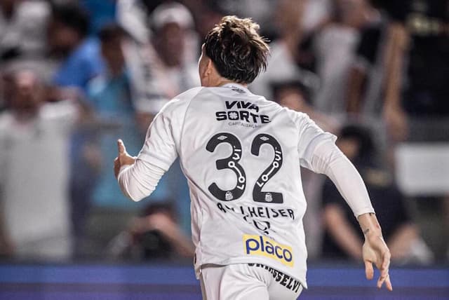 Rollheiser celebra gol no clássico e agradece apoio:"Grande jogo" Rollheiser celebra gol no clássico e agradece apoio:"Grande jogo"