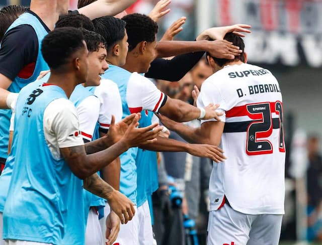 São Paulo bate o Juventude, volta a vencer no Brasileirão e ainda sonha com a Libertadores São Paulo bate o Juventude, volta a vencer no Brasileirão e ainda sonha com a Libertadores
