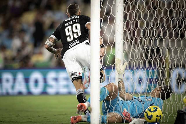 Vegetti decide e desabafa após vitória do Vasco: "Sou um lutador" Vegetti decide e desabafa após vitória do Vasco: "Sou um lutador"