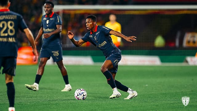 Lens vence Nice, passa PSG e reassume liderança do Campeonato Francês Lens vence Nice, passa PSG e reassume liderança do Campeonato Francês