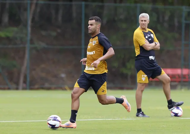 São Paulo treina e segue preparação para estreia na temporada São Paulo treina e segue preparação para estreia na temporada