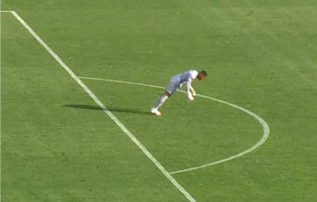 Goleiro cai desacordado e dá susto na disputa da Copa Africana de Nações Goleiro cai desacordado e dá susto na disputa da Copa Africana de Nações