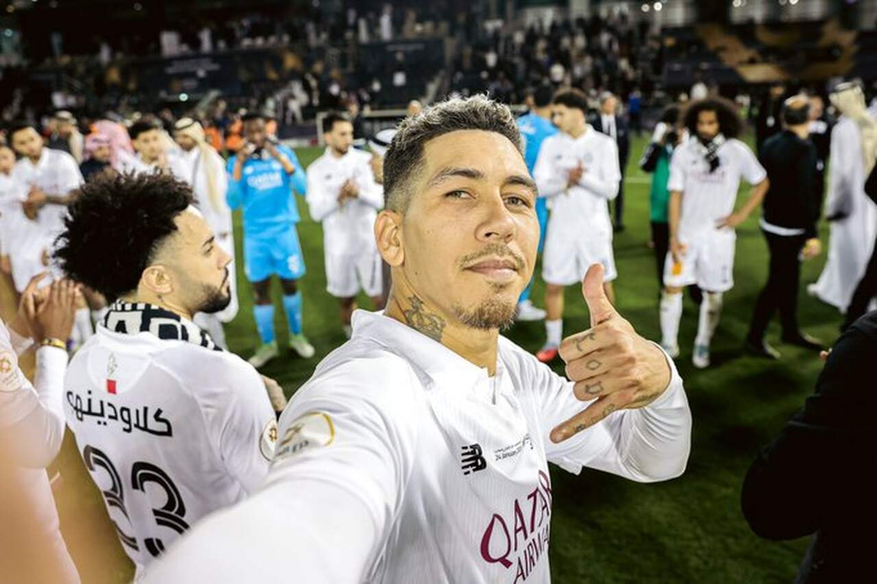 Imagem da noticia Com dois gols de Firmino, Al-Sadd conquista a Supercopa Qatar-Emirados Árabes