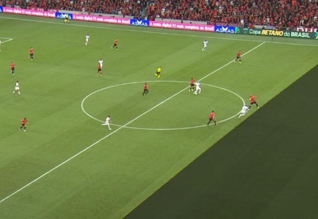 Imagem da noticia CBF explica gol de Gabigol anulado pelo VAR: "Corpo inclinado tende a enganar"