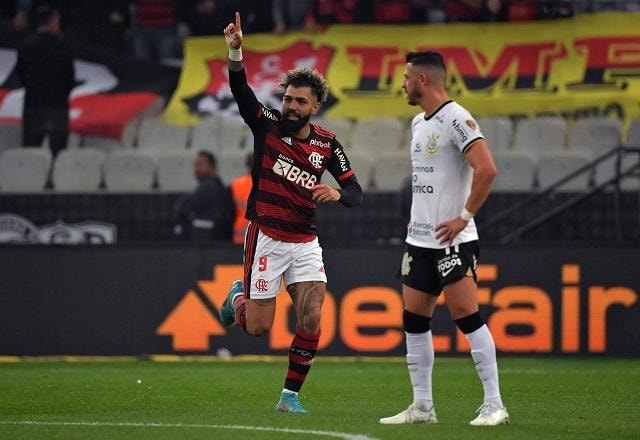 Imagem da noticia Flamengo vence Corinthians em Itaquera e abre boa vantagem na Libertadores