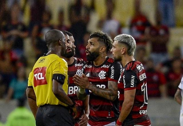 Imagem da noticia Flamengo x Athletico-PR: STJD aceita denúncia contra Gabigol e Arrascaeta