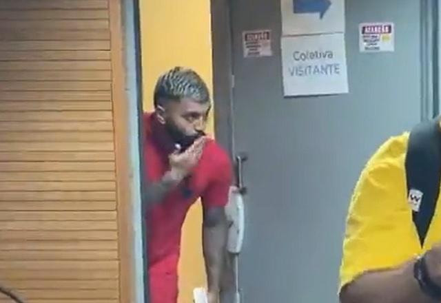 Imagem da noticia Gabigol interrompe entrevista coletiva e manda beijo para Dorival Jr