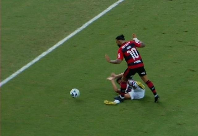 Imagem da noticia CBF divulga áudios do VAR da expulsão de Felipe Melo e pisão de Gabigol no Fla-Flu