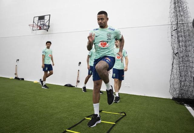 Imagem da noticia Lesionado, Gabriel Jesus não viaja à Colômbia e segue tratamento com a Seleção
