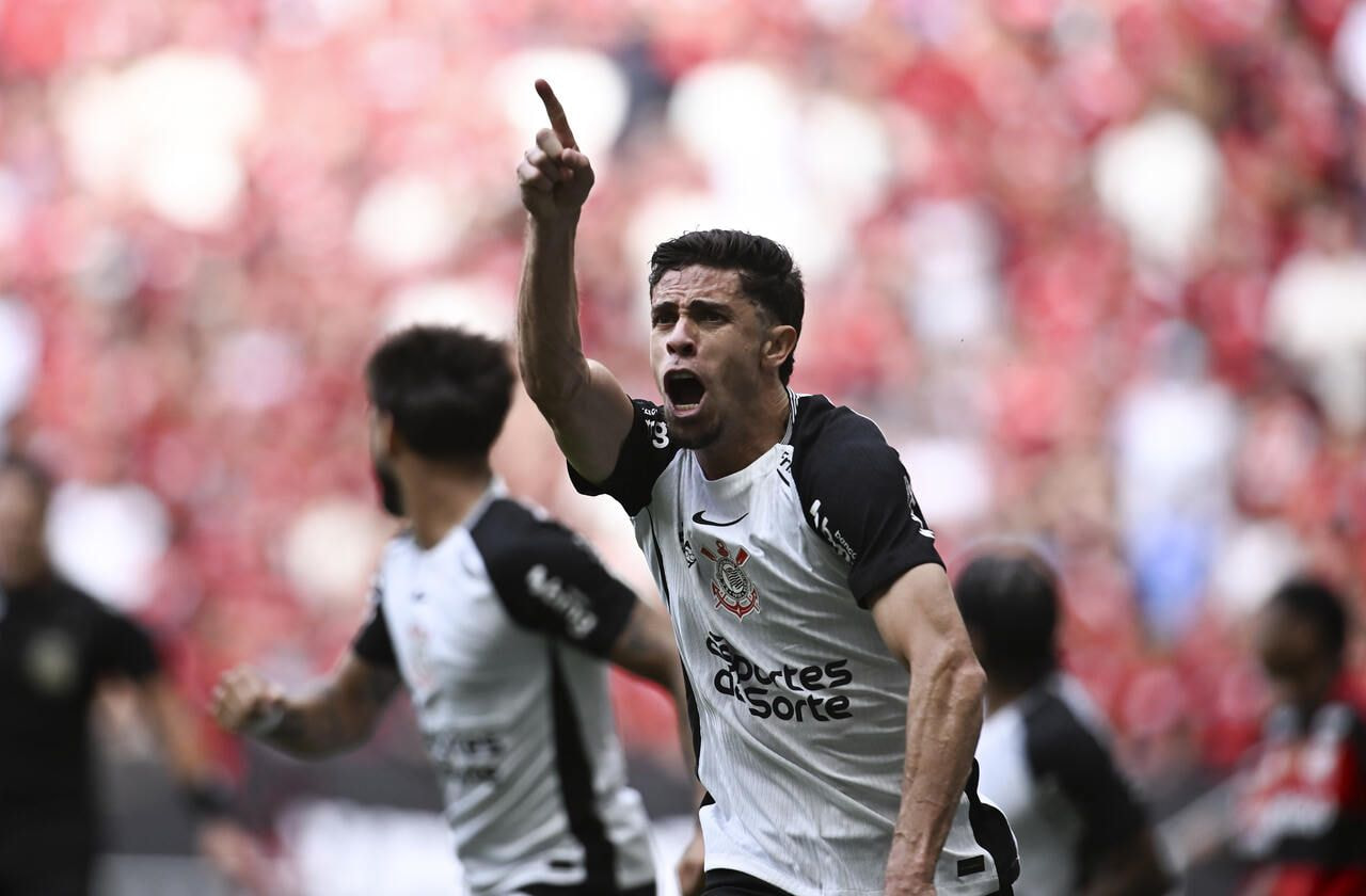 Imagem da noticia Emocionado, Gabriel Paulista celebra gol e título do Corinthians: ''Sempre sonhei''