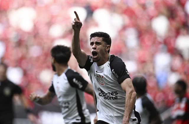 Emocionado, Gabriel Paulista celebra gol e título do Corinthians: ''Sempre sonhei'' Emocionado, Gabriel Paulista celebra gol e título do Corinthians: ''Sempre sonhei''