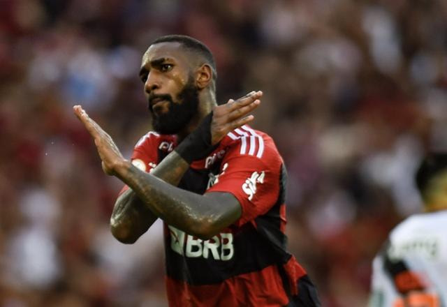Imagem da noticia Flamengo bate Vasco e joga rival na zona de rebaixamento