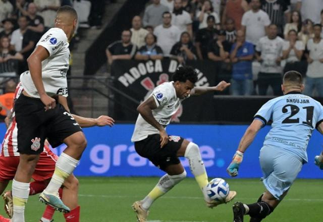 Imagem da noticia Corinthians vence Estudiantes e tem vantagem magra nas quartas da Sul-Americana