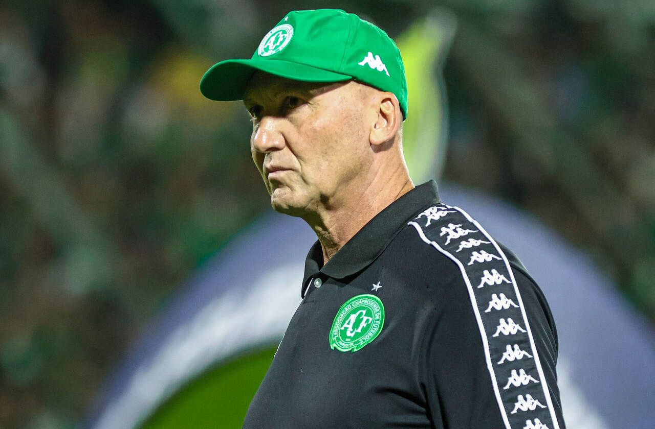 Imagem da noticia Chapecoense demite técnico Gilmar Dal Pozzo