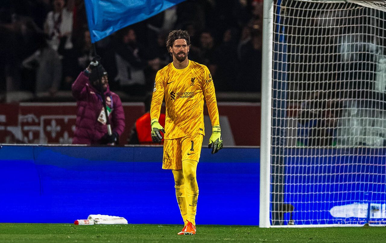 Imagem da noticia Alisson se machuca e vira dúvida em convocação da Seleção