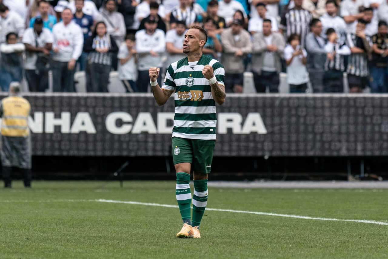 Imagem da noticia Breno Lopes brilha em vitória do Coritiba sobre o Santos e comenta provocação