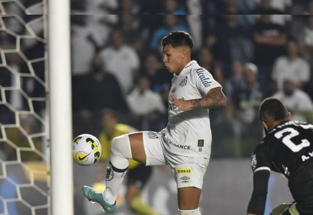 Imagem da noticia Santos faz três no Coritiba e se classifica para as oitavas da Copa do Brasil