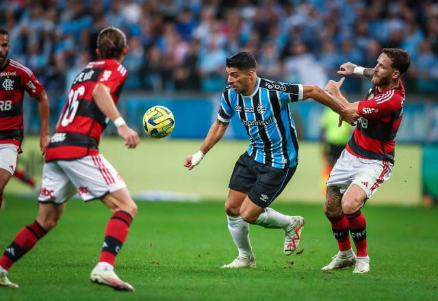 Imagem da noticia Flamengo x Grêmio: onde assistir, escalações e desfalques