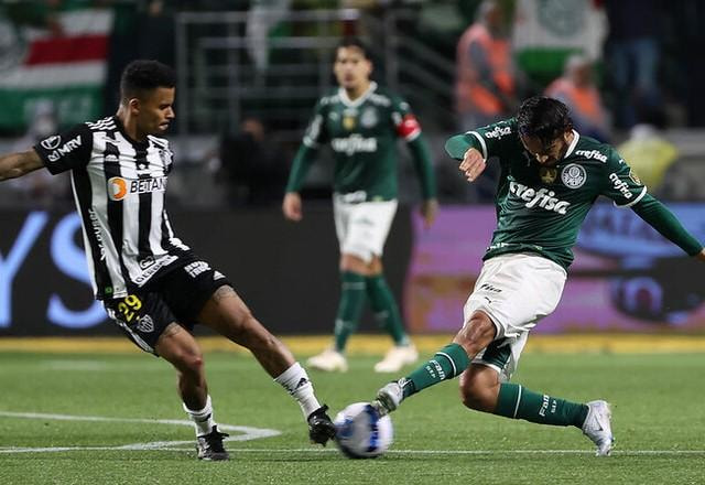 Imagem da noticia Libertadores: Palmeiras pode perder Scarpa e Danilo para os dois jogos da semifinal