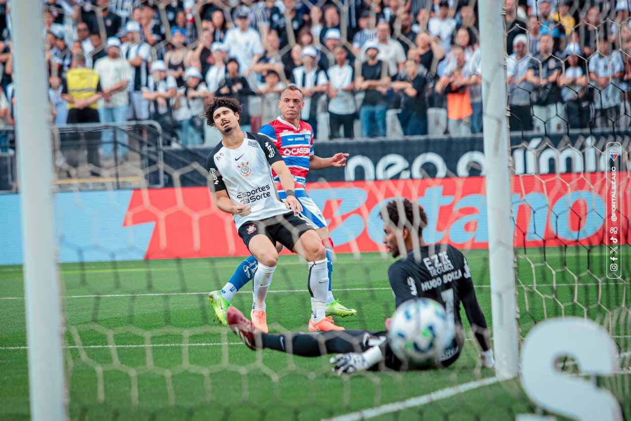 Imagem da noticia Carrillo marca no fim, e Corinthians arranca empate com o Fortaleza