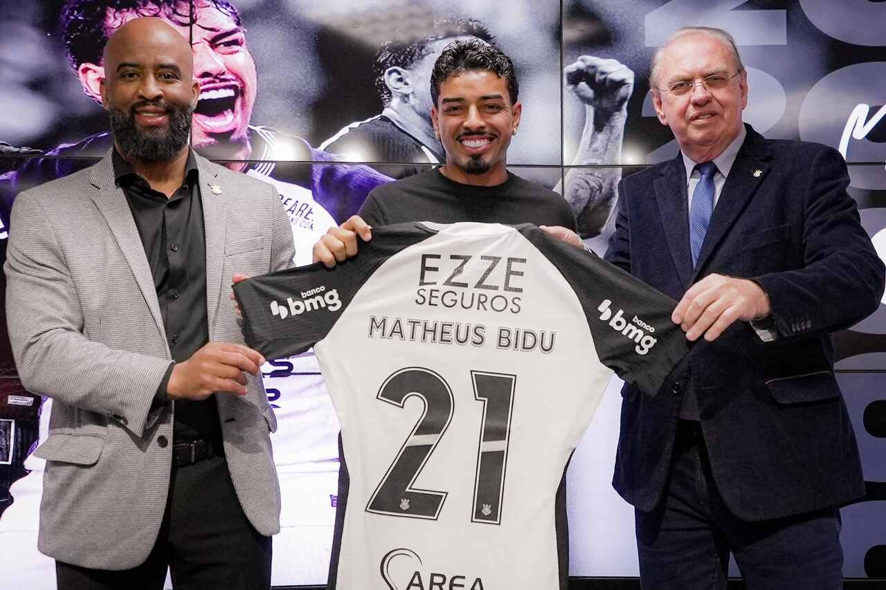 Imagem da noticia Corinthians anuncia renovação de contrato com Matheus Bidu