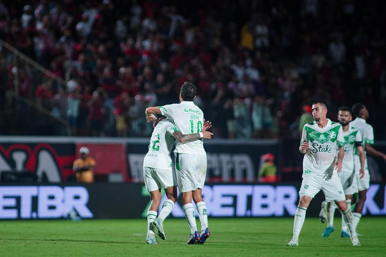 Imagem da noticia Vitória abre 2 a 0, mas Juventude busca empate com Nenê como protagonista