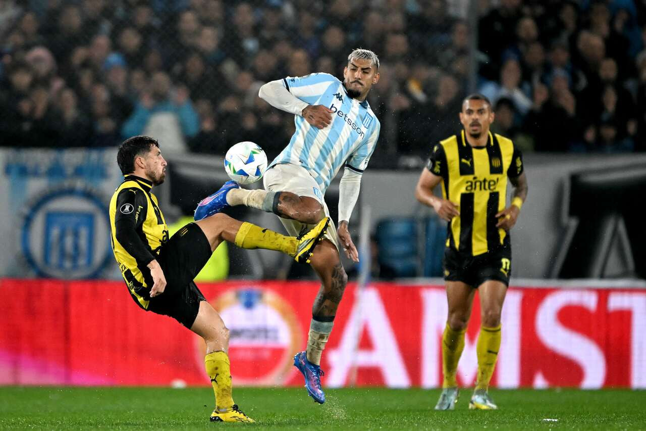 Imagem da noticia Racing marca nos acréscimos, vence Peñarol em casa e avança para as quartas da Libertadores