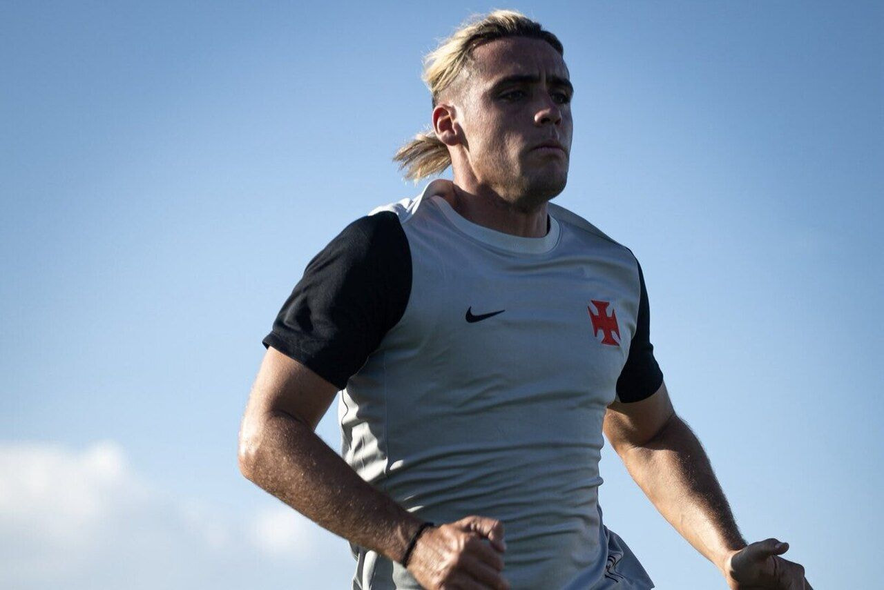 Imagem da noticia Spinelli machuca tornozelo e vira desfalque do Vasco contra o Coritiba