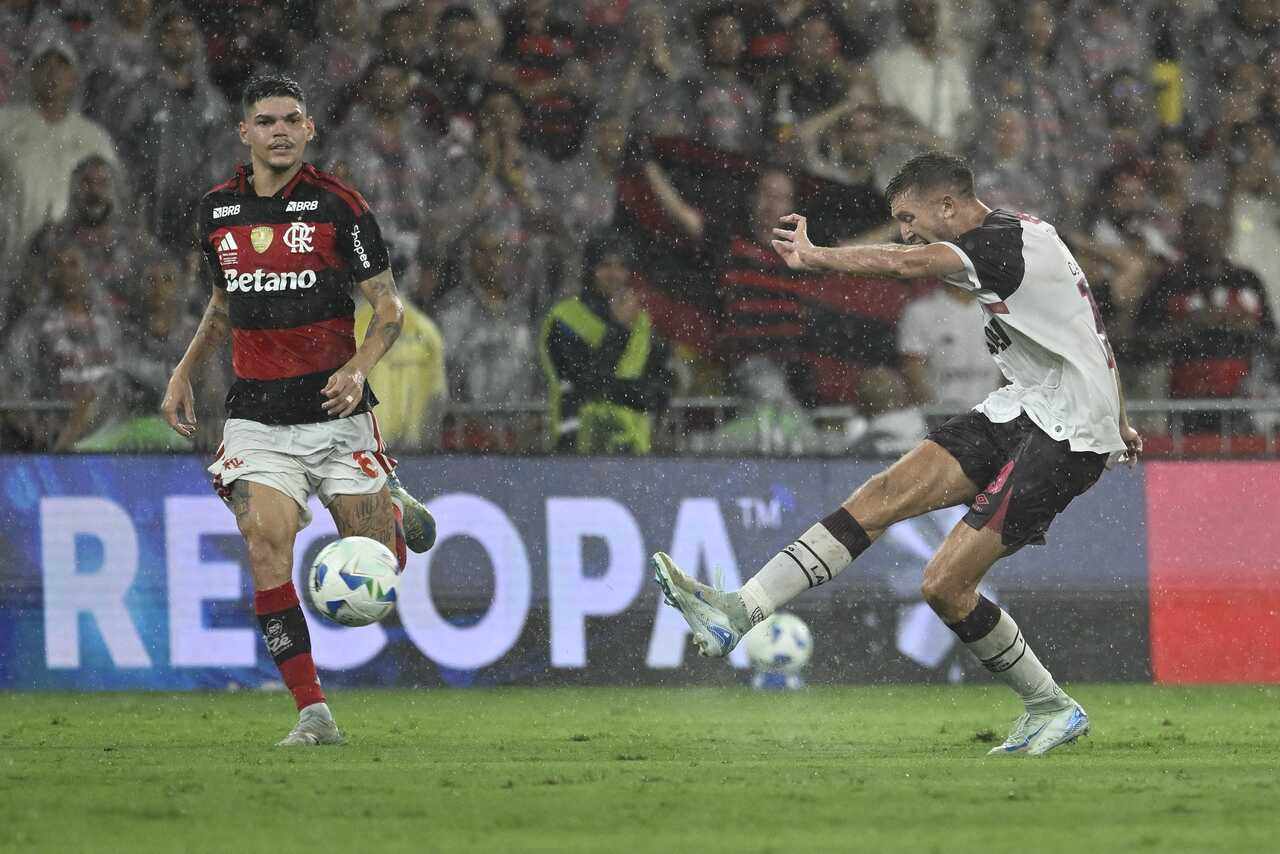 Imagem da noticia Com gols na prorrogação, Lanús é campeão da Recopa em cima do Flamengo