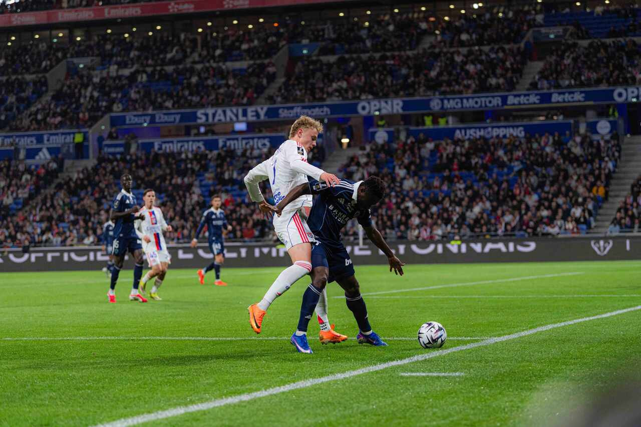 Imagem da noticia Lyon marca nos acréscimos e evita derrota para o Paris FC