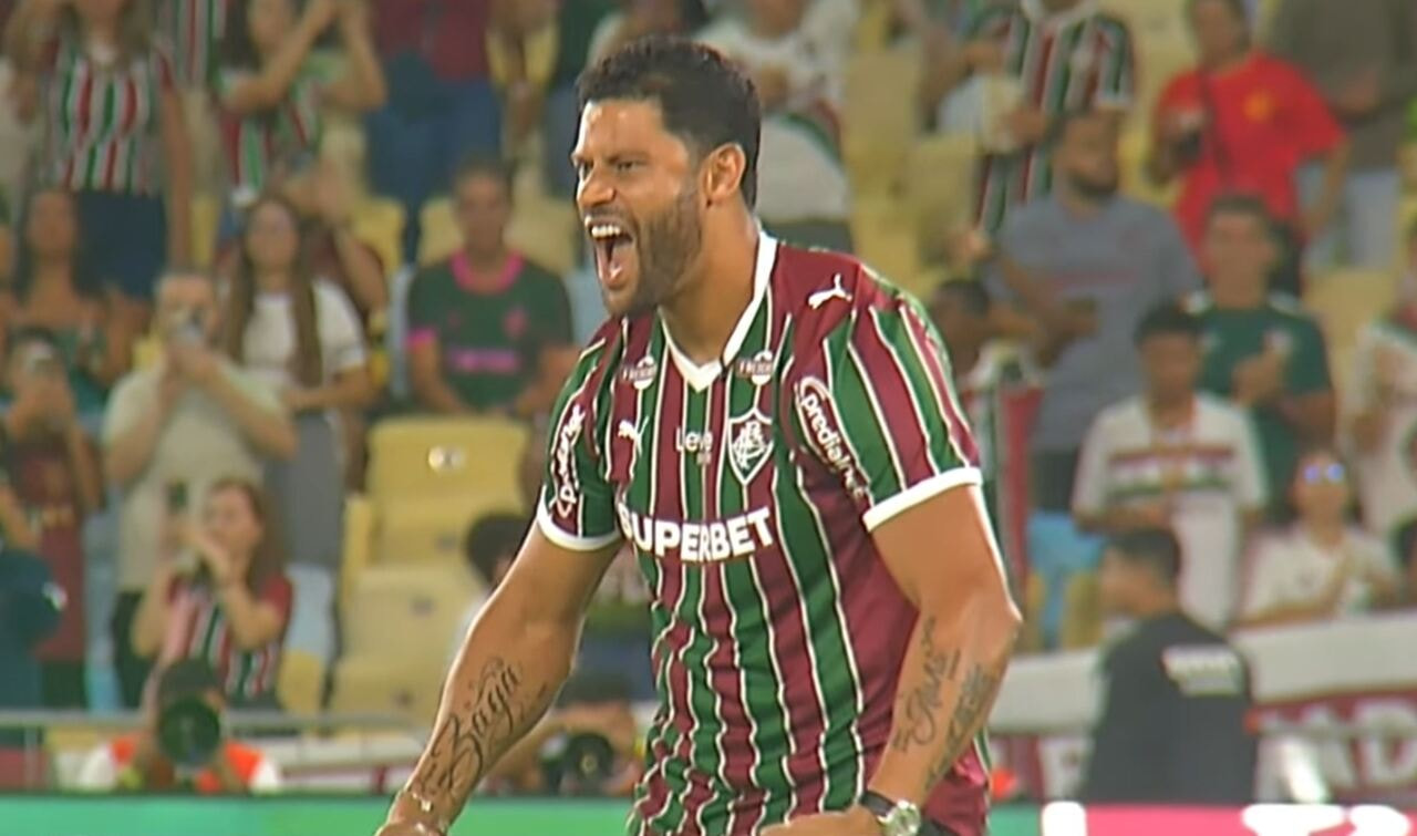 Imagem da noticia Hulk pisa no gramado do Maracanã e é ovacionado pela torcida do Fluminense