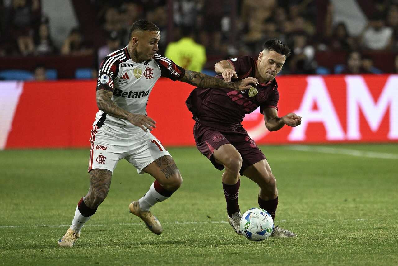Imagem da noticia Flamengo joga mal e perde para o Lanús na ida da Recopa
